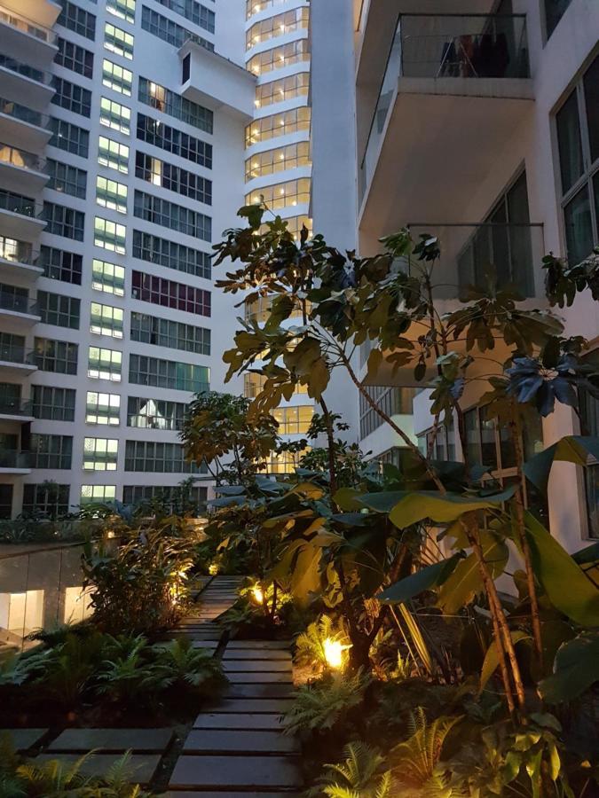 StarsBed KL Skyline Pool Hostel Kuala Lumpur Exterior foto