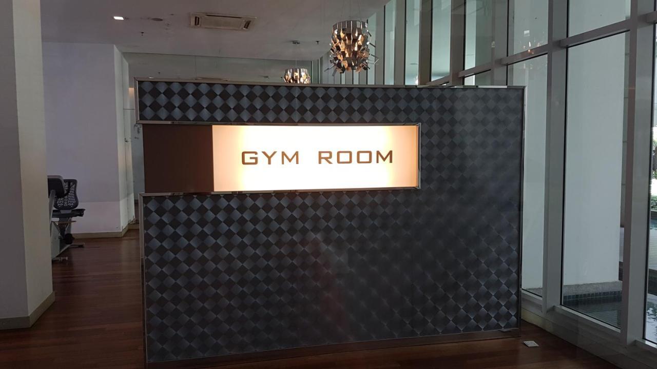 StarsBed KL Skyline Pool Hostel Kuala Lumpur Exterior foto