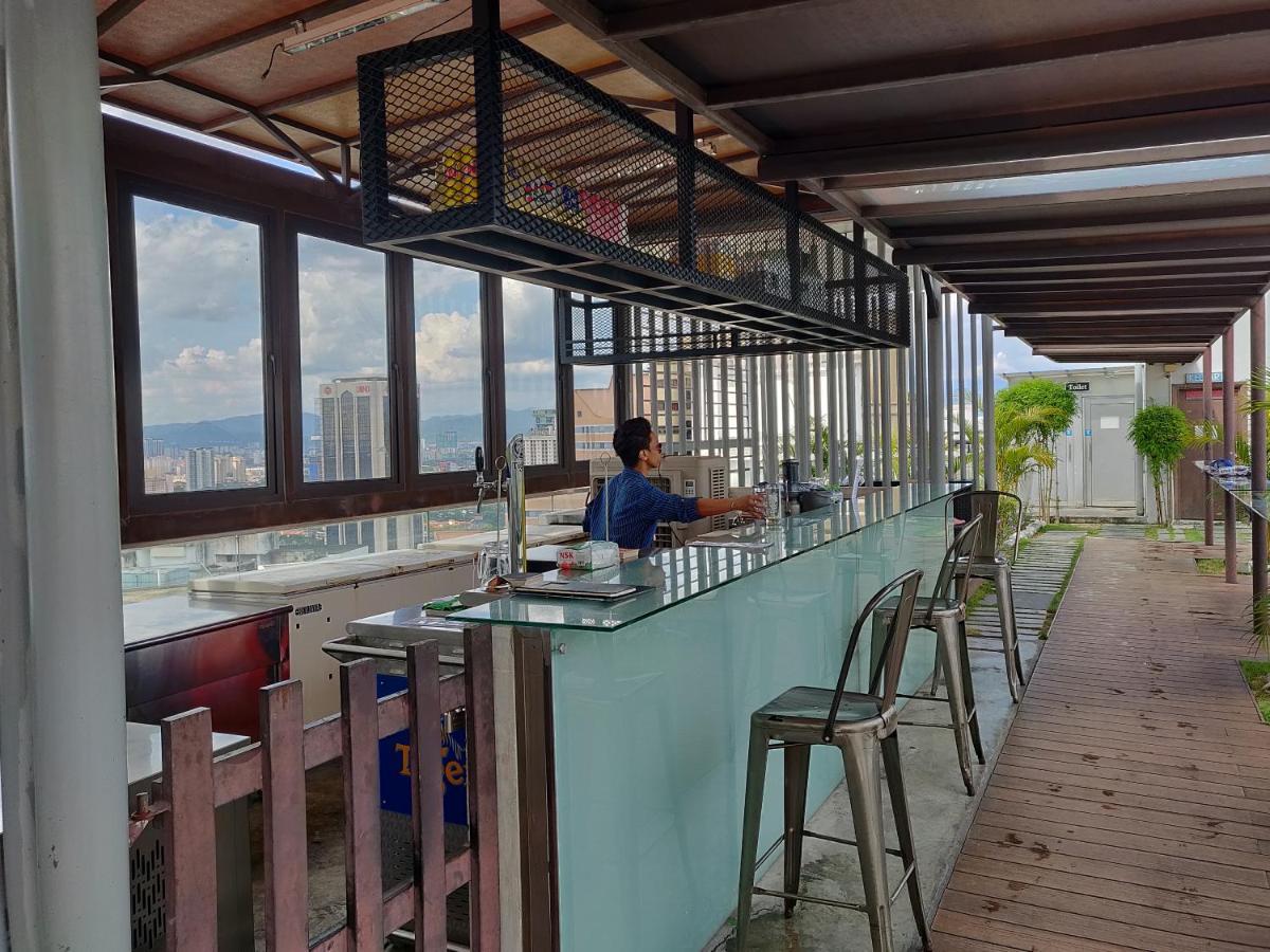StarsBed KL Skyline Pool Hostel Kuala Lumpur Exterior foto