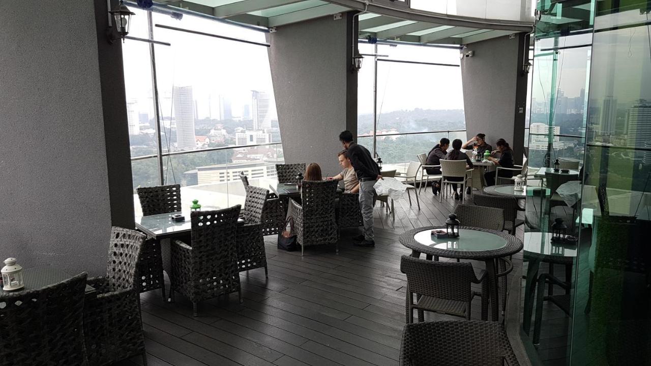 StarsBed KL Skyline Pool Hostel Kuala Lumpur Exterior foto