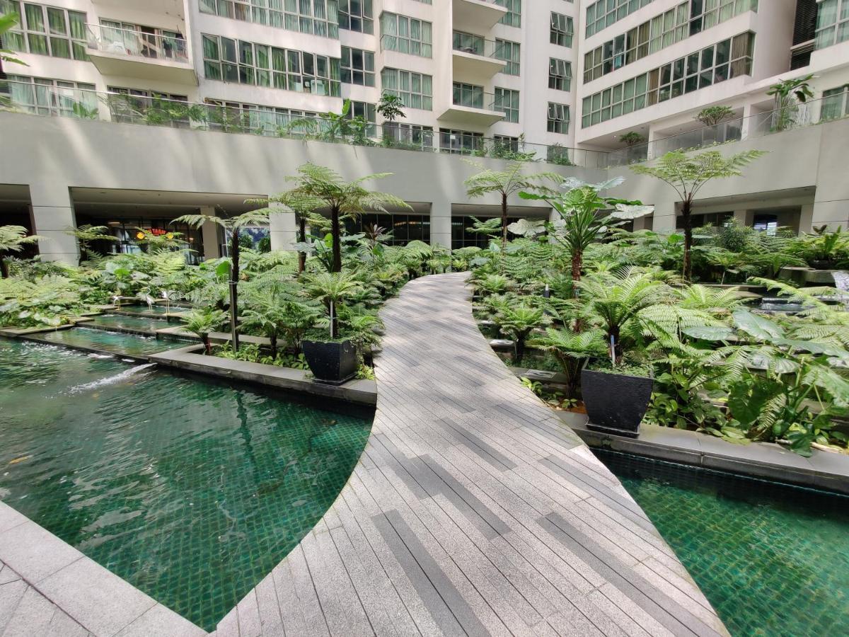 StarsBed KL Skyline Pool Hostel Kuala Lumpur Exterior foto